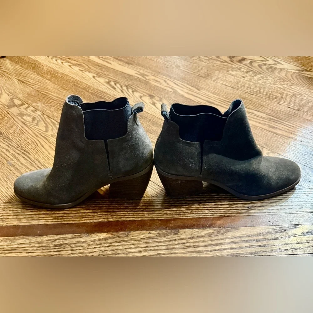 Guess‎ Suede Ankle Booties - 6.5